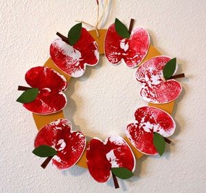 apple print wreath craft