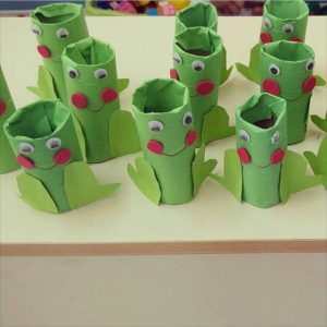 toilet paper roll frog craft (2)
