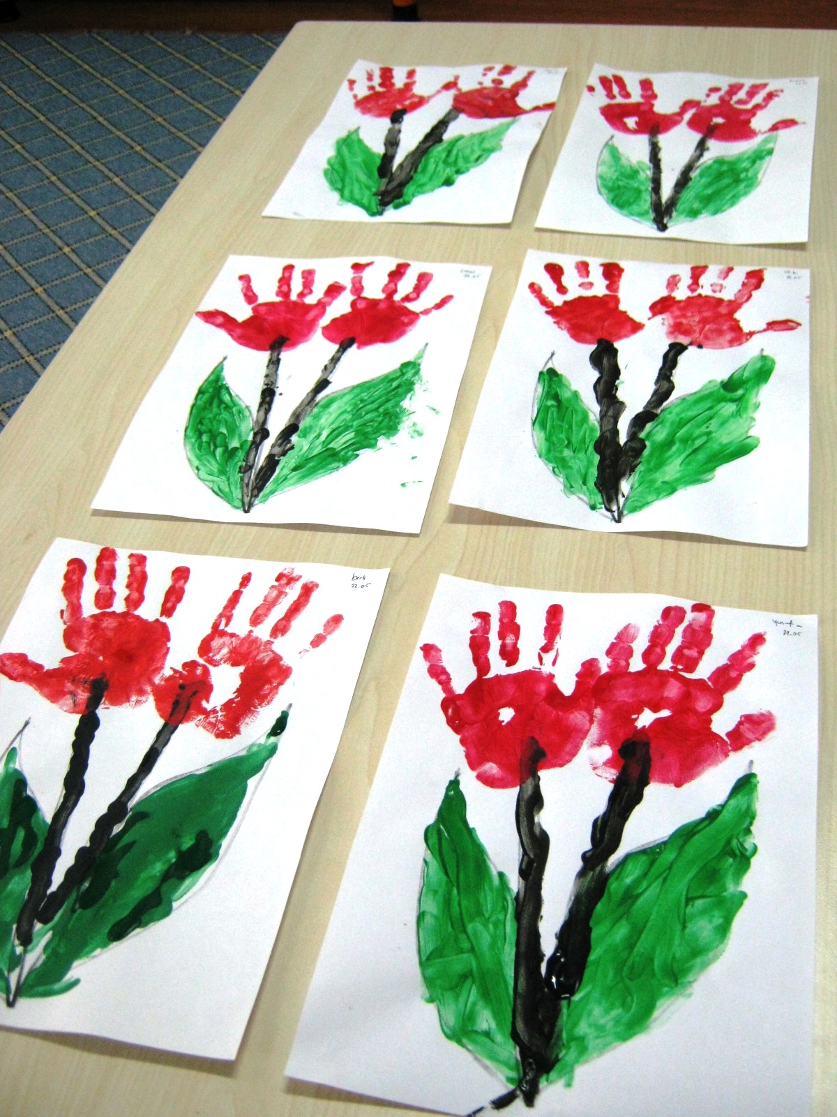 handprint preschoolactivities activities muttertag blumen okul öncesi mães handabdruck parmak etkinlik frühling actvities pré