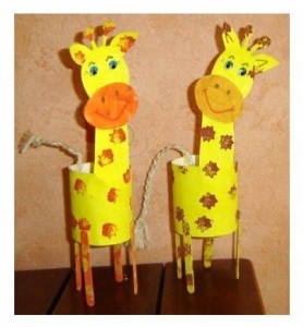 Toilet paper rolls giraffe