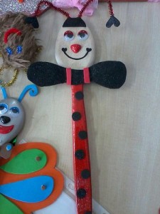 free wooden spoon lady bug craft