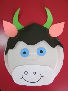paper plate cow craft