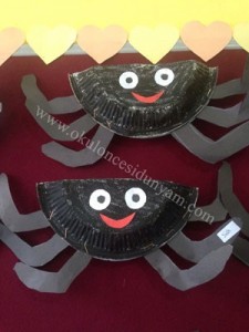 paper plate spider craft idea