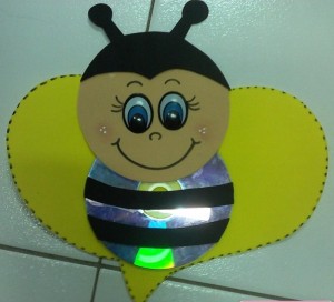 cd bee craft with template (3)