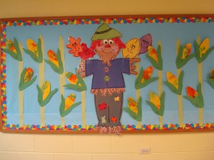free scarecrow bulletin board idea for kids (2)
