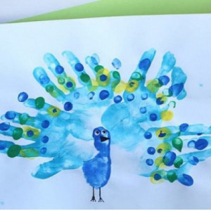 handprint peacock craft (1)