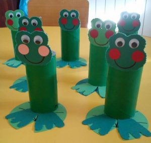 toilet paper roll frog craft (3)