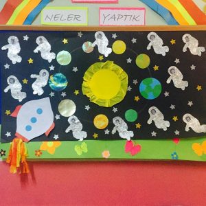 astronaut-bulletin-board-idea-for-kids