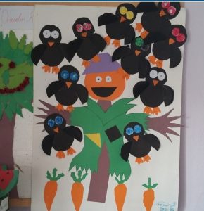 scarecrow bulletin board idea for kids