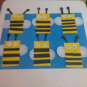 paper-doilies-bee-craft-idea-2